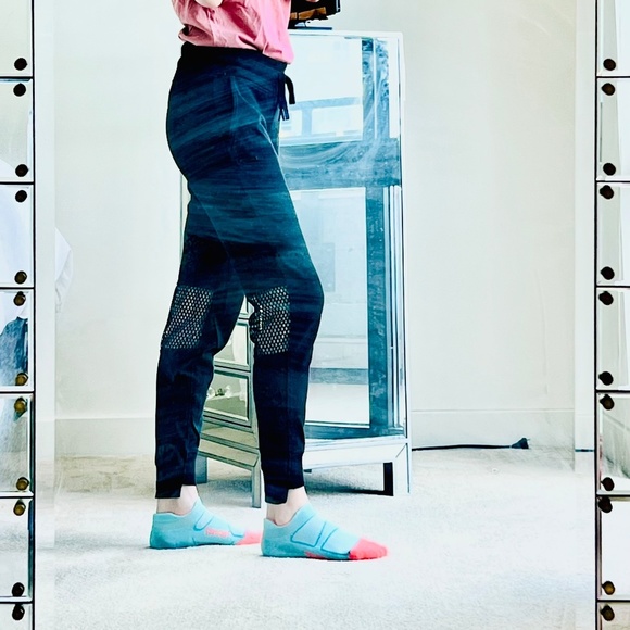 CALVIN KLEIN PERFORMANCE- Wms Black Joggers (French Terry Knit w/ Mesh) RN#54163 - Picture 3 of 16